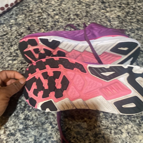 Women’s “HOKA” Running shoes 10.5 B - Picture 3 of 4